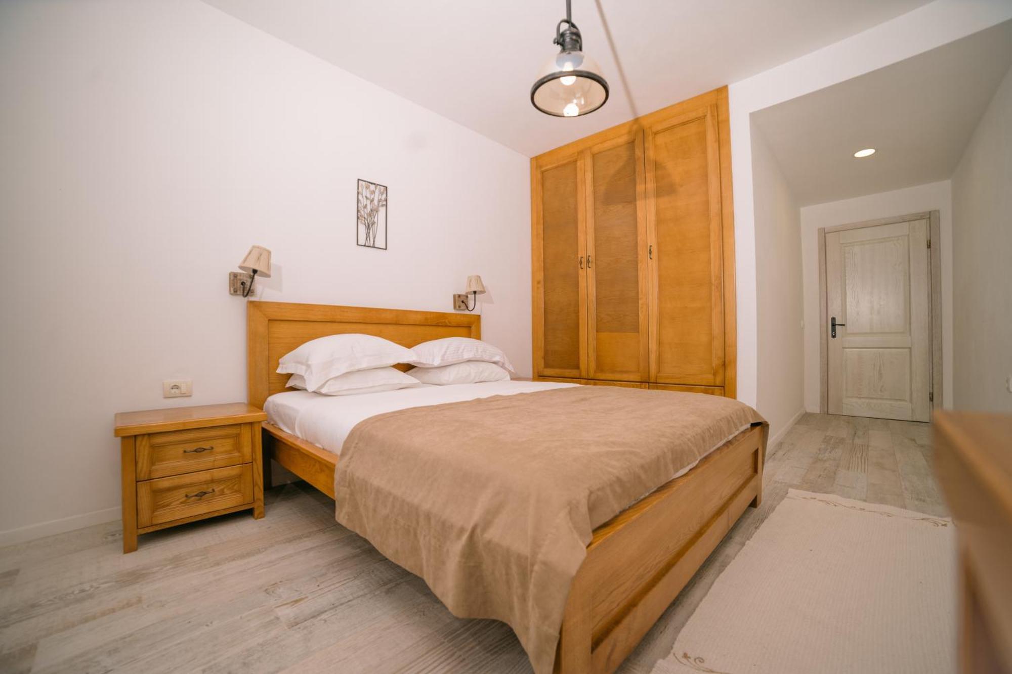 Hotel Pirate Old Town 울친 외부 사진