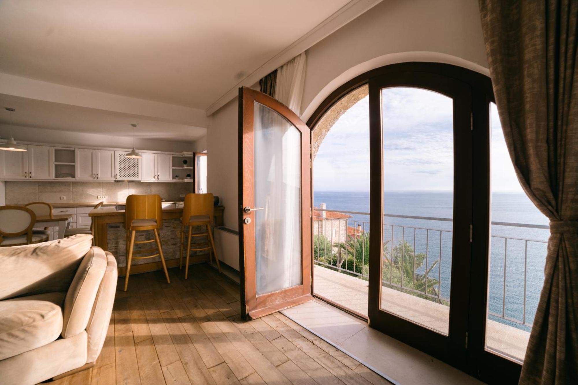 Hotel Pirate Old Town 울친 외부 사진
