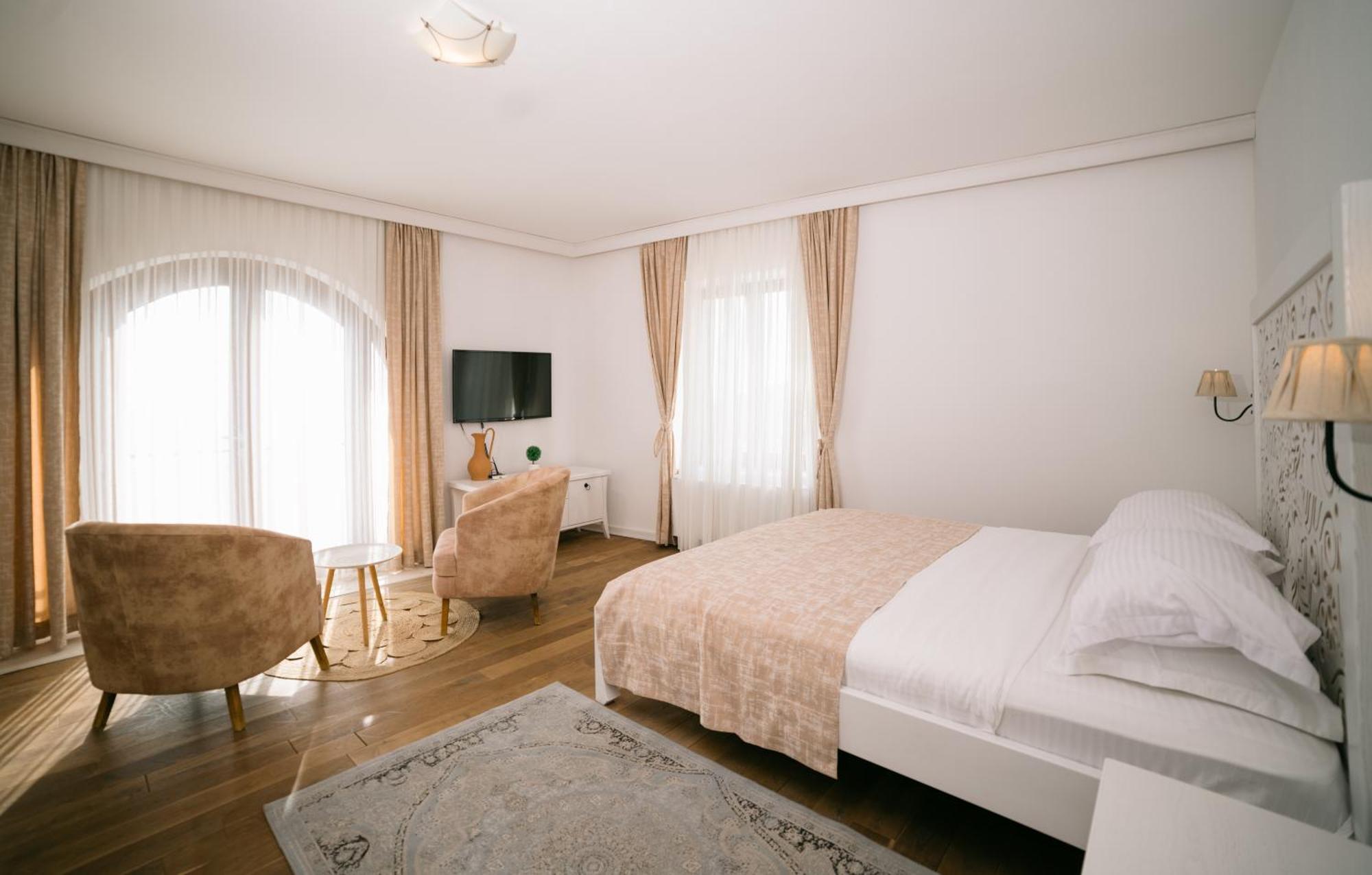 Hotel Pirate Old Town 울친 외부 사진