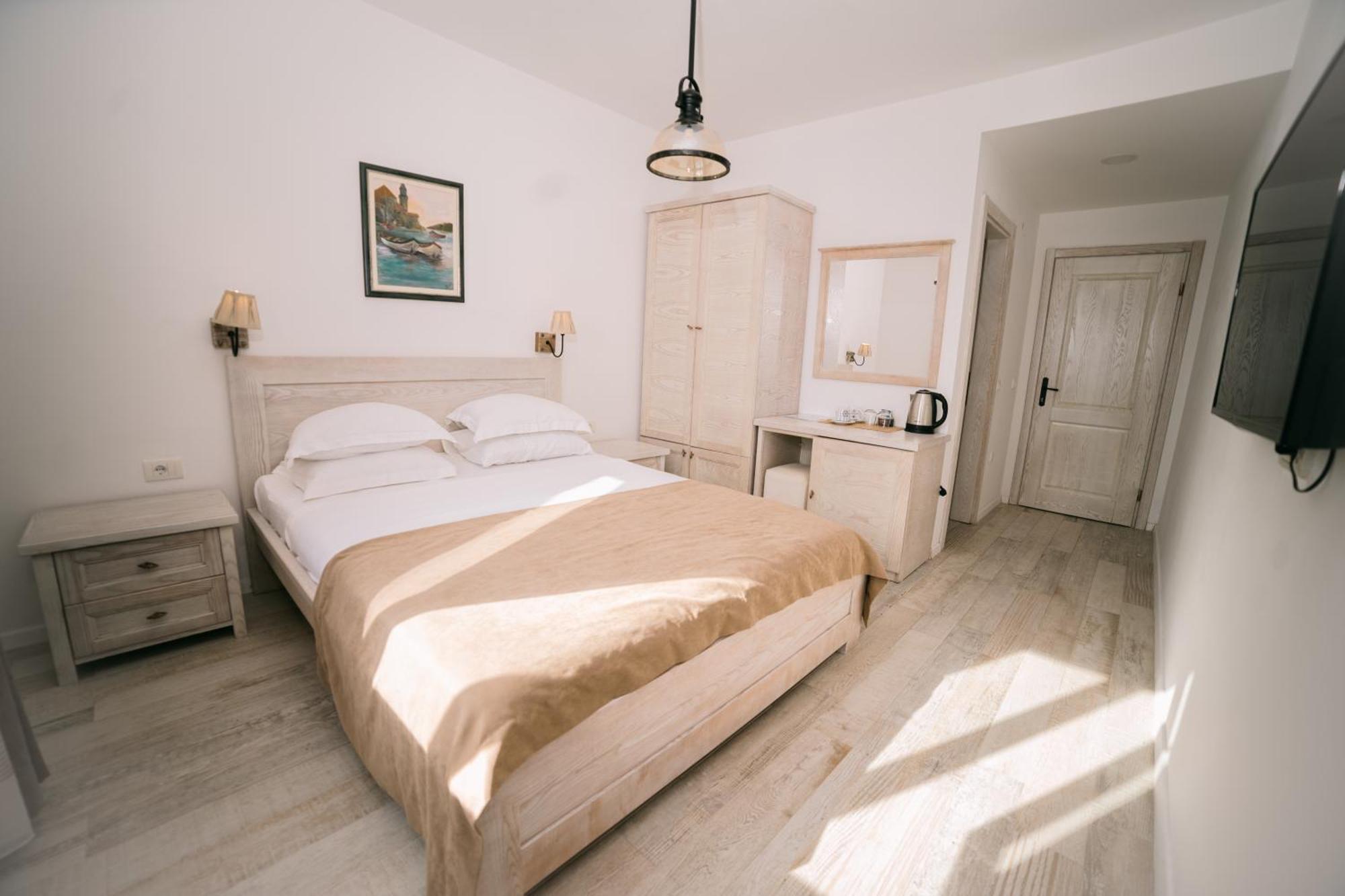 Hotel Pirate Old Town 울친 외부 사진